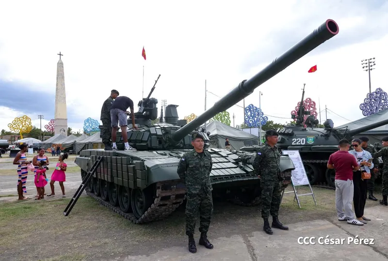 Nicaragüenses se desbordan para visitar Exposición Estática del Ejército