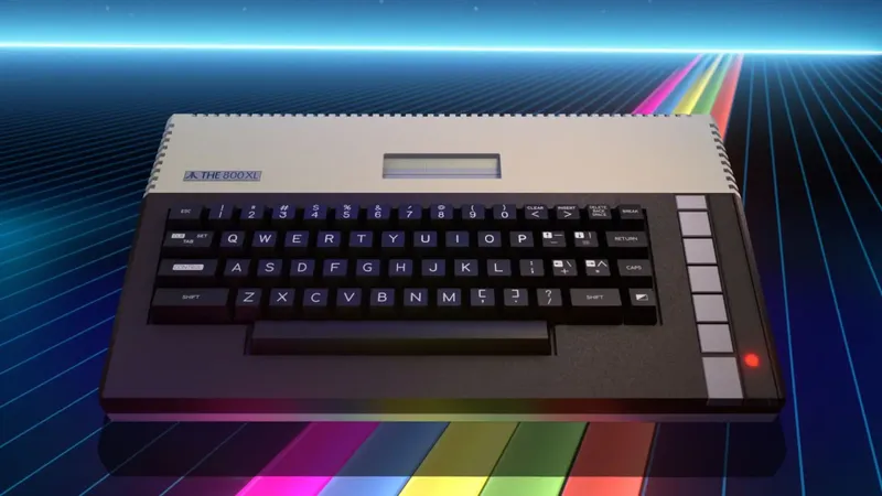 Plaion Replai anuncia el nuevo Atari 800XL, el regreso del mítico ordenador retro con 25 juegos incluidos que llegará unos meses antes que Neo Geo Aes +