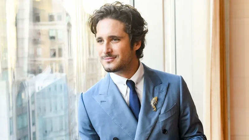 Diego Boneta celebra el estreno de 'Killing Castro' junto a Tiffany & Co. en Tribeca