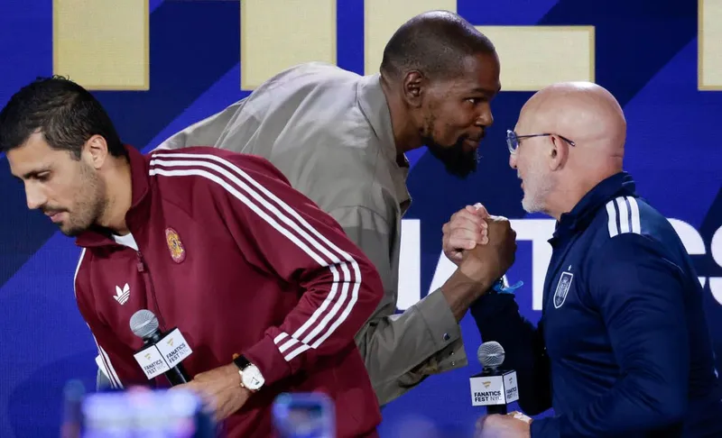 La histórica 'selfie' de Kevin Durant, con Tom Brady y Lionel messi como protagonistas