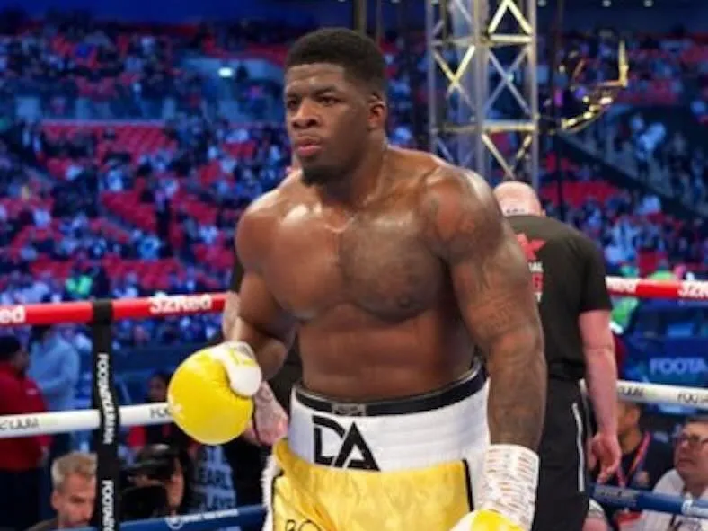 El peso pesado David Adeleye ficha por Matchroom Boxing