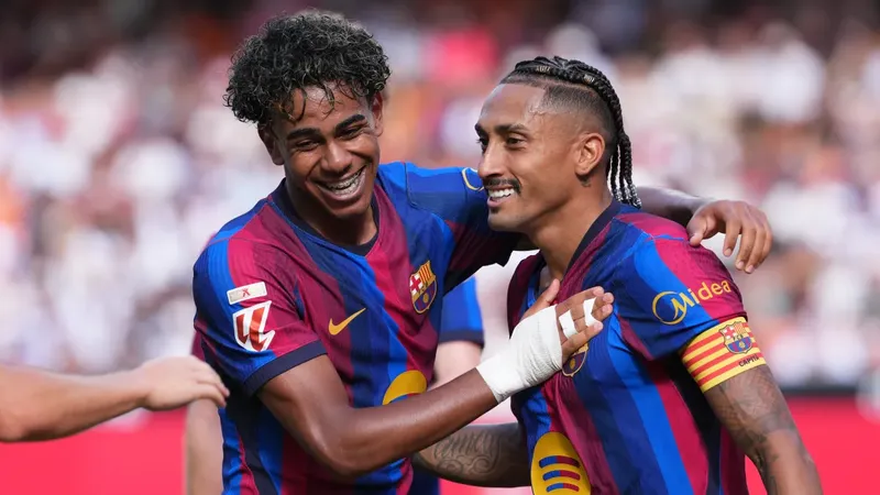Barcelona aplasta al Valencia con un Raphinha que afianza su arranque de Pichichi