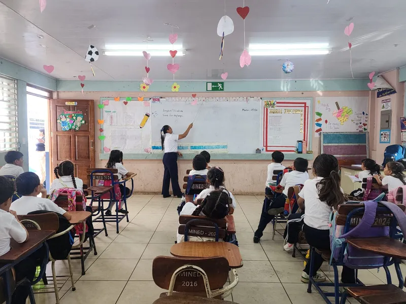 Estudiantes vuelven a las aulas con entusiasmo y nuevos retos de aprendizaje