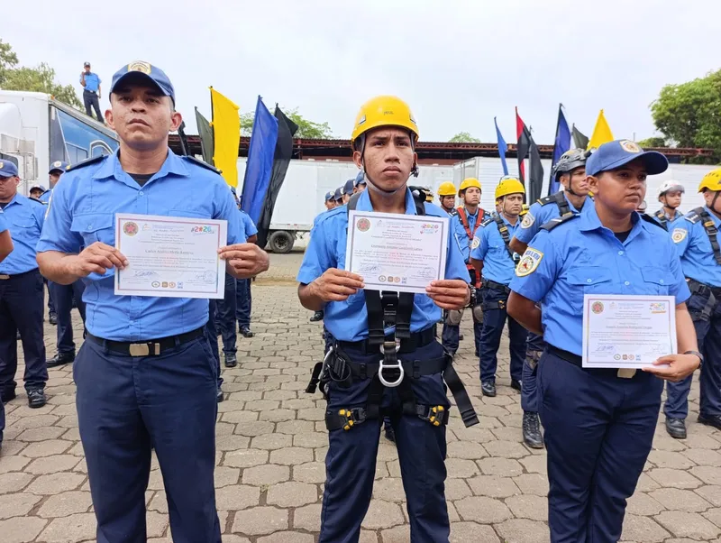 Bomberos fortalecen respuesta con nuevos especialistas