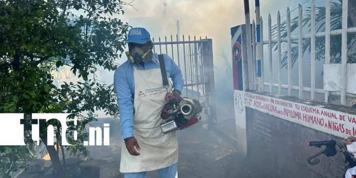 La guerra contra el dengue no se detiene: MINSA llega al barrio Cuba