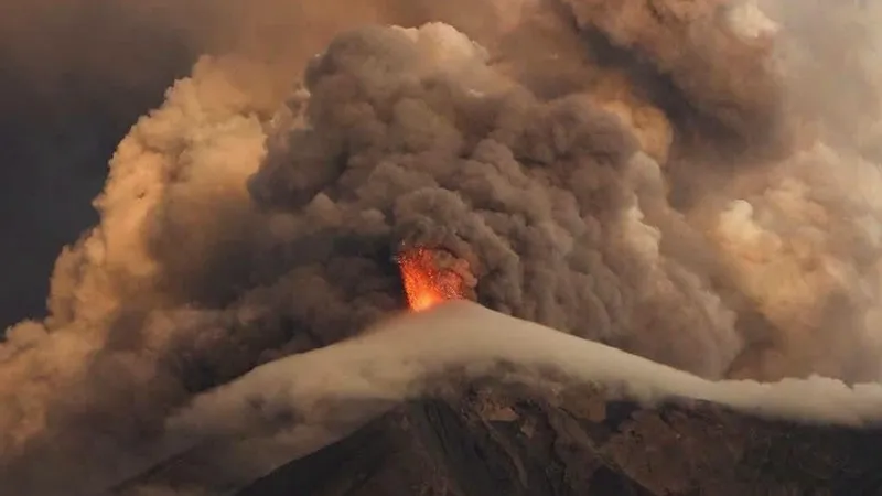 Más de 1.400 personas han sido evacuadas por la erupción del Volcán de Fuego en Guatemala