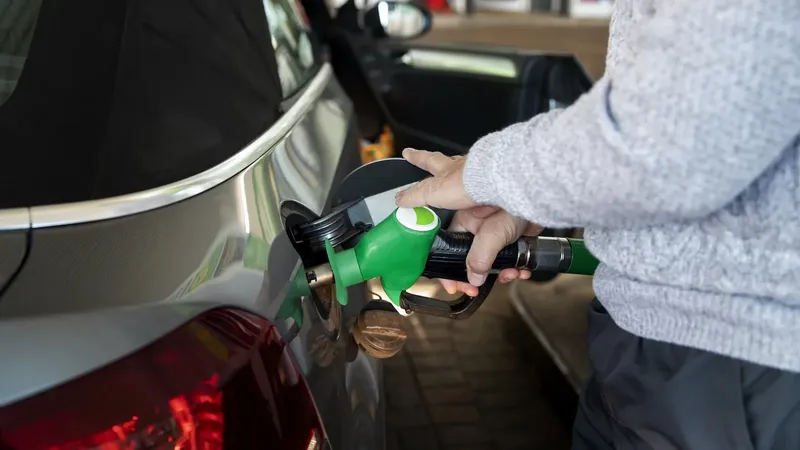 El precio de la gasolina en noviembre será más bajo de lo esperado: así puedes ahorrar 3,50 euros al repostar