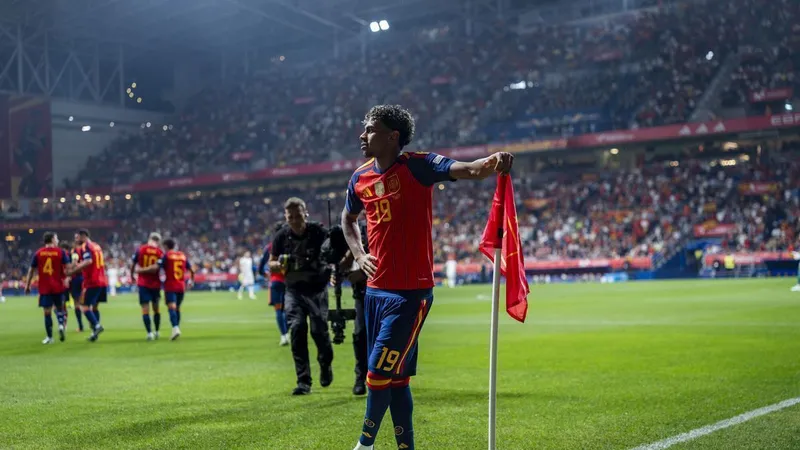 Iniesta se rinde ante Lamine Yamal: “No es normal”