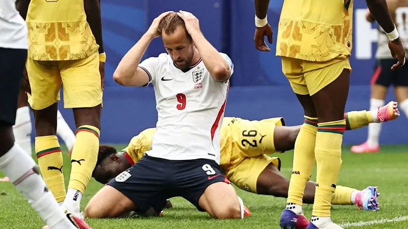 Inglaterra y Ghana dejaron el liderato de su grupo en el aire