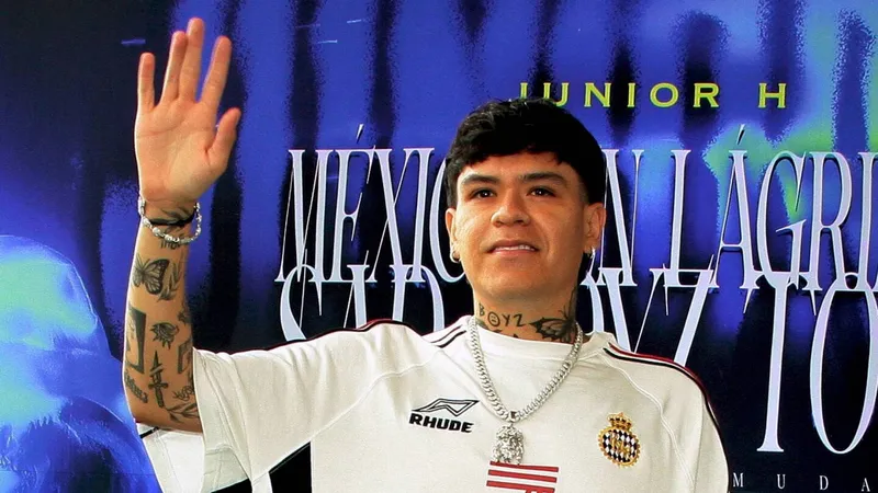 Destapan que ‘Junior H’ podría padecer VIH y usuarios señalan que sus cambios físicos lo confirmarían