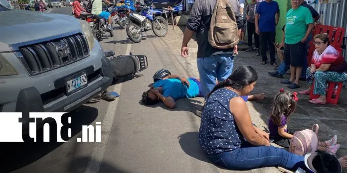 Choque entre camioneta y motocicleta deja tres lesionados, incluida una menor, en Juigalpa