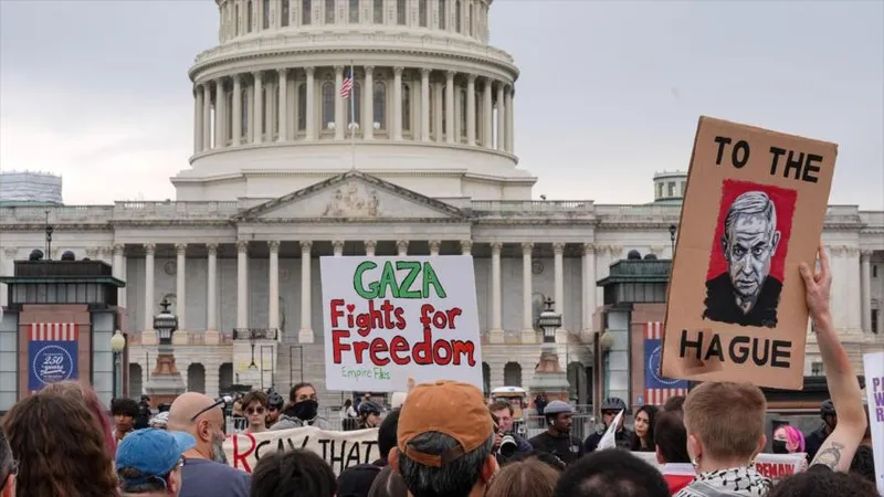 Protestas en EEUU exigen fin de la guerra en Gaza y apoyo a Israel