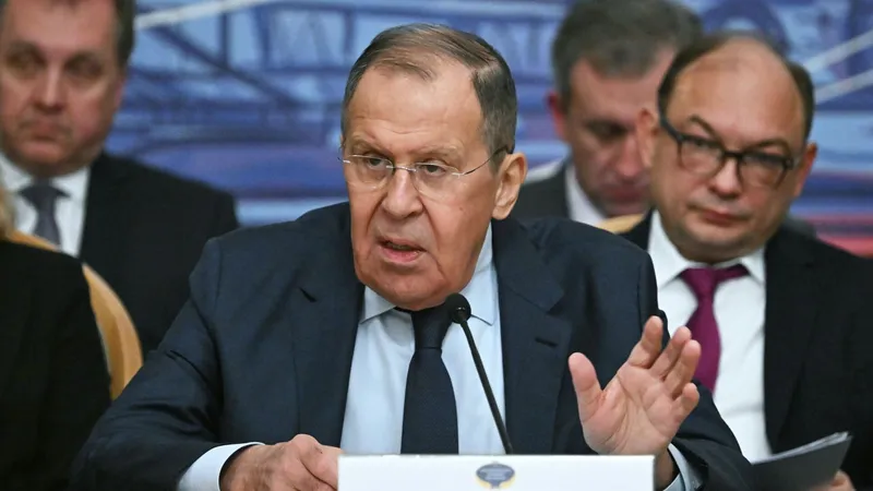 El canciller ruso denuncia la presión neocolonial contra Cuba