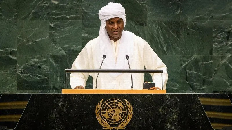 Níger acusa a Francia de buscar recolonizar el Sahel