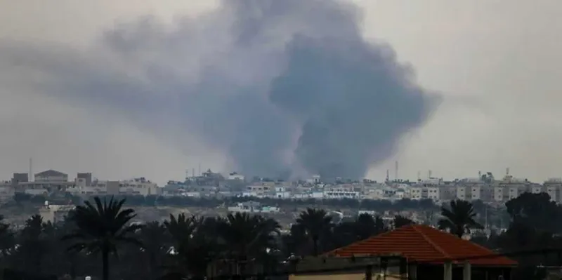 Ataques israelíes vuelven a golpear Gaza con saldo mortal