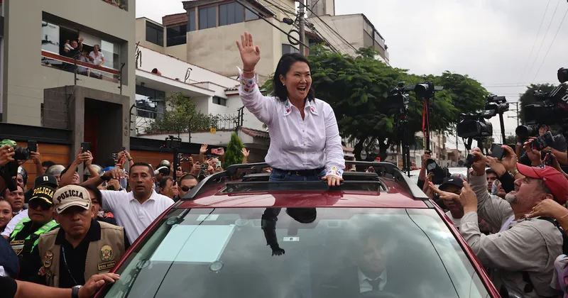 Fujimori gana por un estrecho margen las elecciones presidenciales de Perú