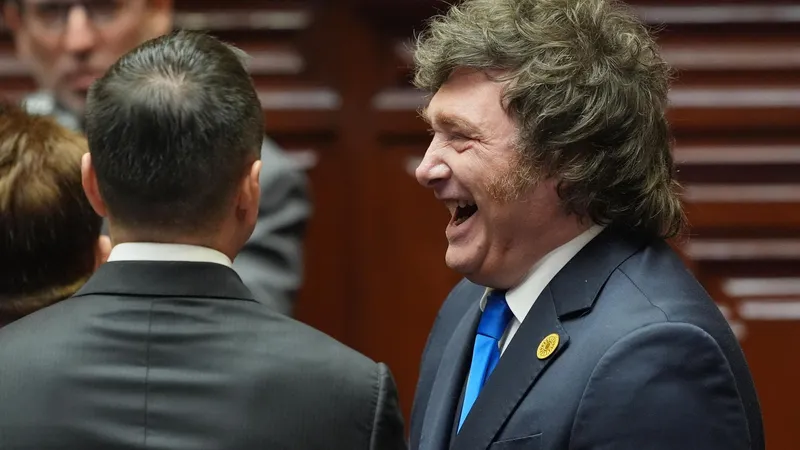 "Denuncia grave": Milei privatiza rutas en Argentina y la Justicia indaga el desvío de fondos viales