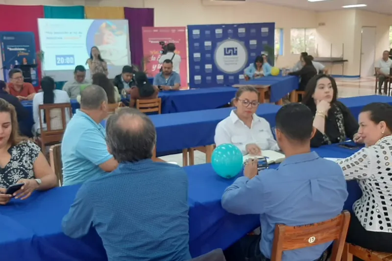 Maestros fortalecen la innovación para mejorar la educación integral