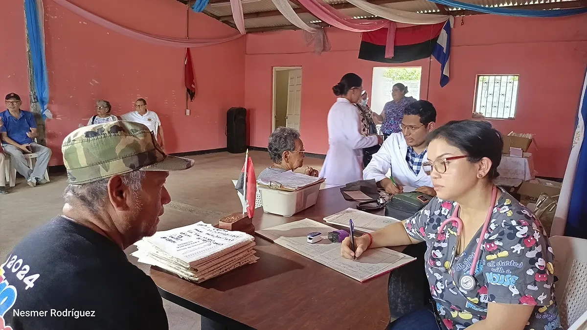 Hospital Fernando Vélez Paiz acerca atención médica a familias del barrio Camilo Chamorro en Managua