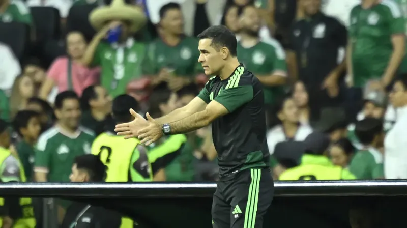 El Canelo Álvarez respalda a Rafa Márquez en El Tri