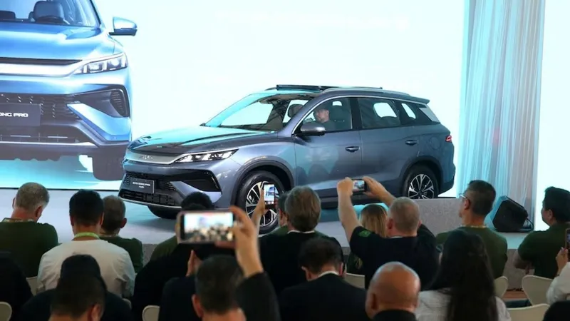 Gasolina, eléctricidad y etanol: BYD presenta un motor Super-Híbrido capaz de funcionar con tres combustibles diferentes