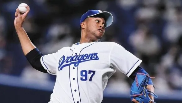 Raidel Martínez gana su cuarto título de salvados en la Liga Central de la Nippon Professional Baseball