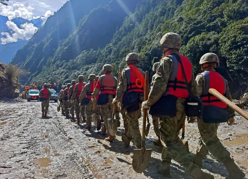 China envía expertos en túneles para operaciones de rescate en Nepal