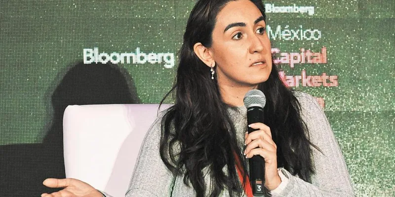 Consolidación fiscal ha sido lenta para no presionar el crecimiento económico: María del Carmen Bonilla