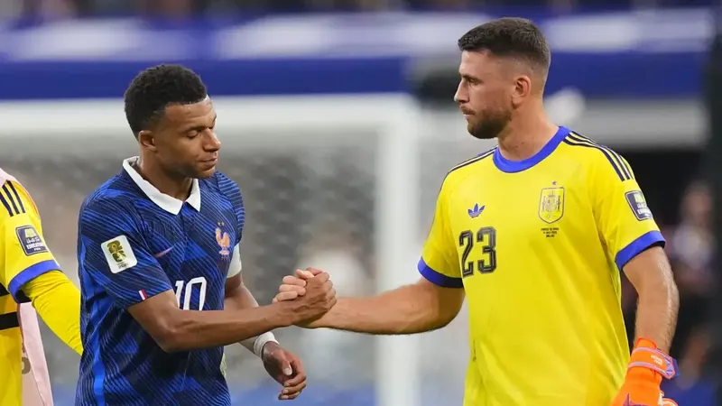 Mbappé, hundido y con recado para Deschamps