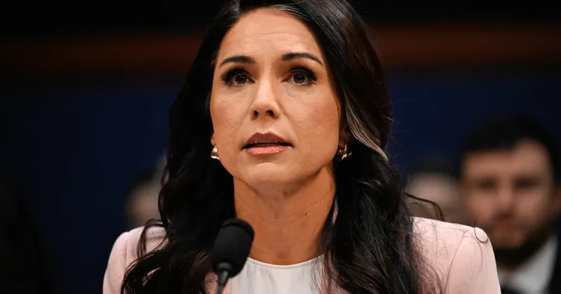 Tulsi Gabbard, jefa de inteligencia de Trump, renuncia a su cargo