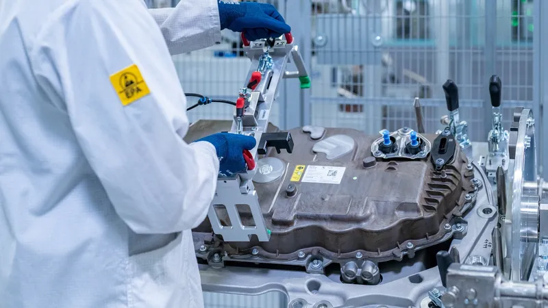 BMW prepara el desembarco (otra vez) del hidrógeno: el cerebro del BMW iX5 Hydrogen entra en fase de producción preserie