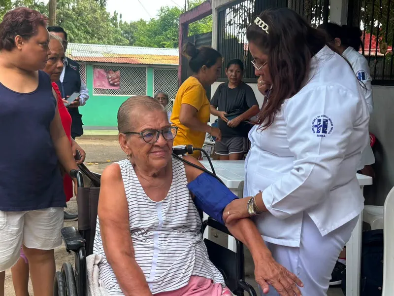 Atención médica integral beneficia a pobladores del barrio Edgar Munguía
