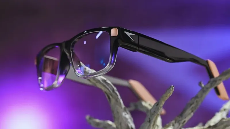Raven Prism quiere llevar Linux directamente a unas gafas cotidianas y cambiar la idea de ordenador personal. No depende del móvil, se controla con la mirada y promete ejecutar aplicaciones reales sobre RavenOS
