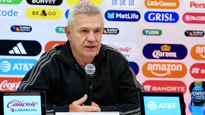 El Vasco Aguirre asumiría el mando del Valencia este jueves con el cartel de sus éxitos en el Mundial