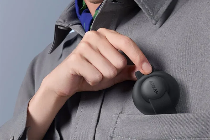 Este cargador inalámbrico Anker carga tres dispositivos a la vez y está casi a mitad de precio. Pero lo mejor es que te cabe en el bolsillo