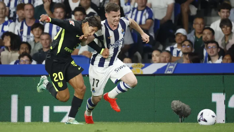 El Atlético de Madrid derrota a la Real Sociedad, pero mantiene borrado al mexicano Obed Vargas