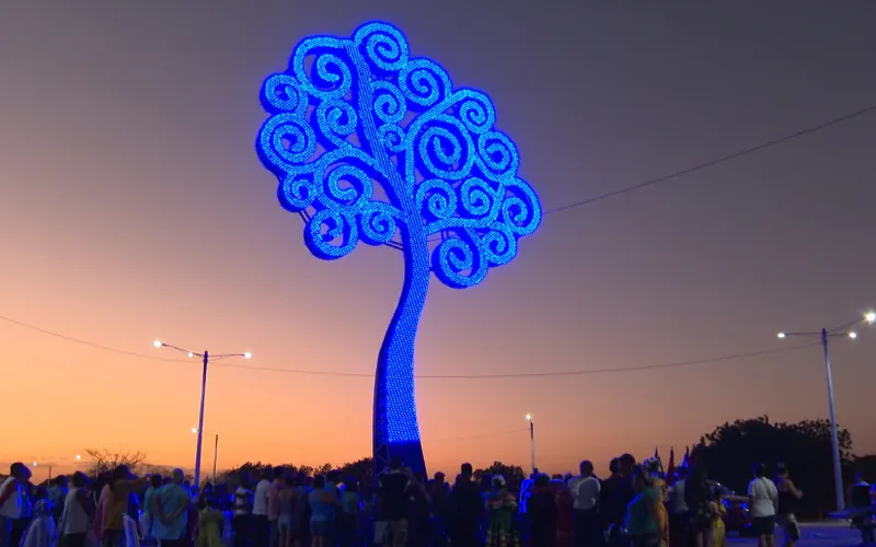 Familias de Wiwilí celebran a la Patria con encendido de Árbol de la Vida