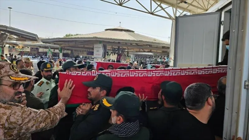 Irán recibe cuerpos de miembros del CGRI asesinados en ataque EEUU-Riad en Irak