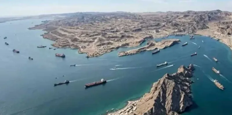 Irán desafía la presión internacional y reafirma control del estrecho de Ormuz