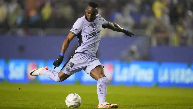 Julián Quiñones recupera su mejor versión goleadora de cara a la Nations League contra Jamaica