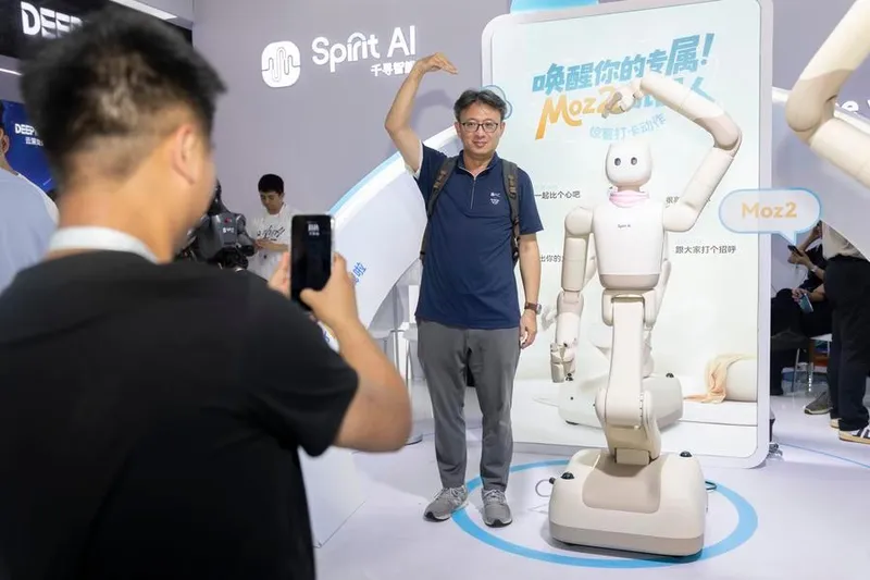 China está lista para profundizar cooperación práctica digital y en IA con todas las partes, dice vicepremier