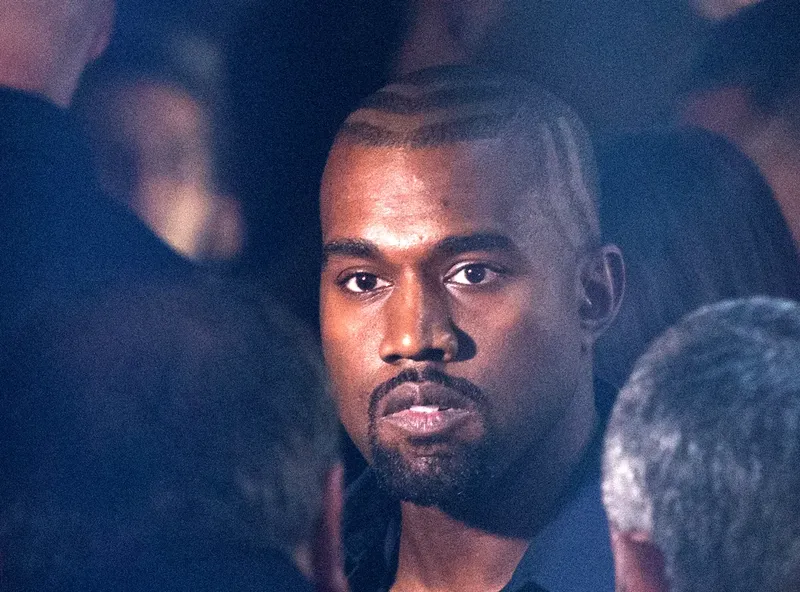 Kanye West llega a acuerdo con exempleada tras demanda por presunto acoso sexual