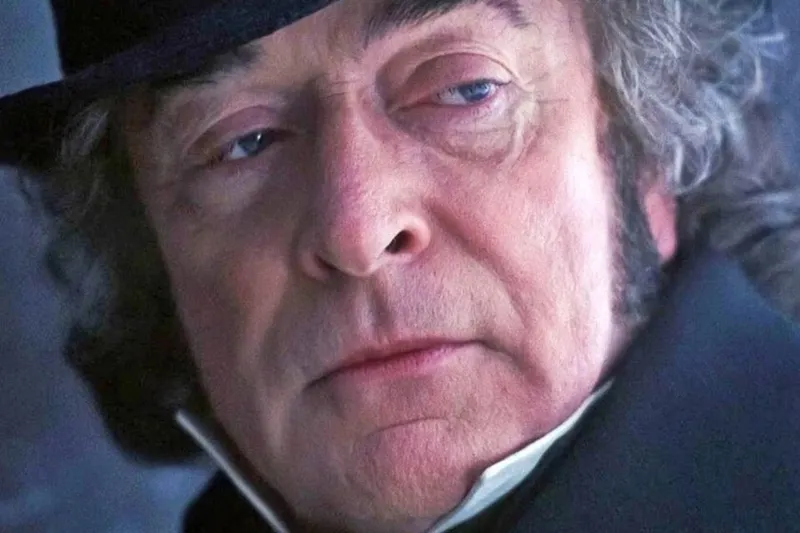 "La veo cada año": Michael Caine (93) está orgulloso de este éxito de culto, ¡que fue una experiencia completamente nueva para él!