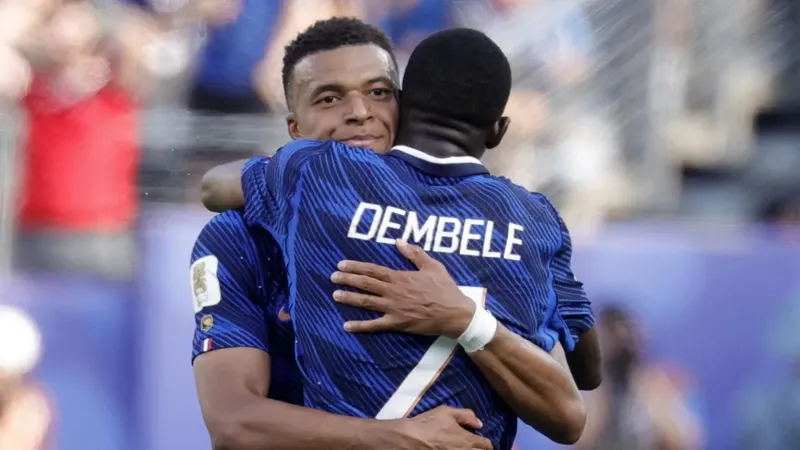 Mbappé lidera a Francia para avanzar sin cuestionamientos frente a Suecia