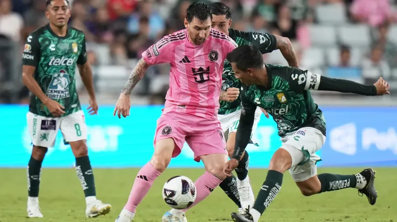 El entrenador del Club León se rindió en elogios sobre Lionel Messi