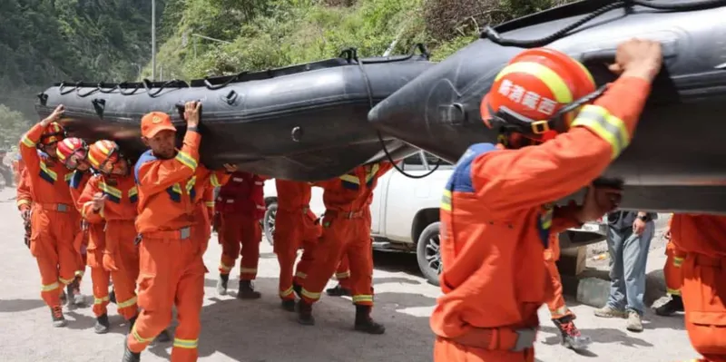 China acelera rescate y reconstrucción de carreteras tras desastre en Gyirong