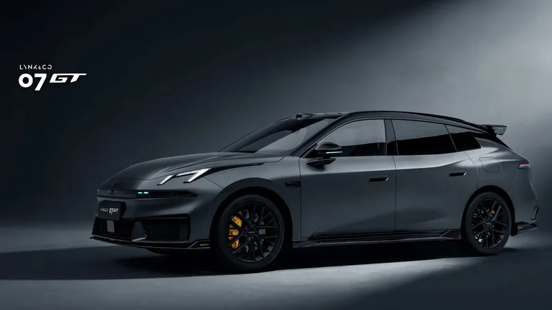 Lynk & Co presenta un espectacular familiar híbrido con 402 CV y más de 200 km de autonomía eléctrica por 21.000 €
