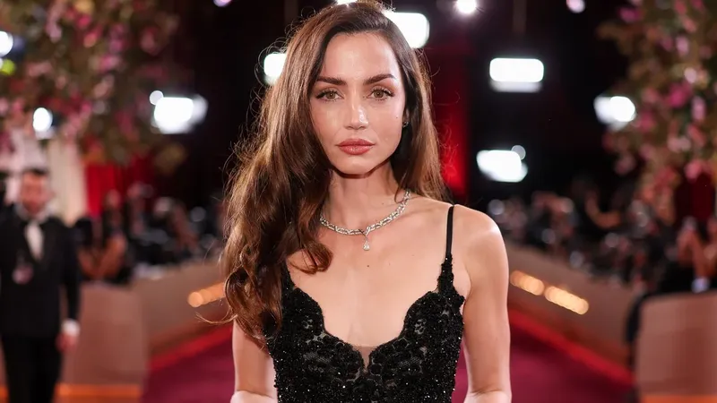 Ana de Armas luce físico impresionante en una nueva –y poco usual– foto en bikini