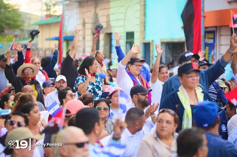 Carazo respalda reformas a la Constitución