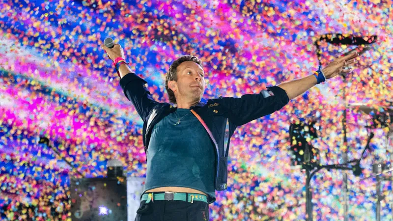 Subastan canción inédita que Chris Martin escribió para la película de James Bond cuando aún nadie lo conocía